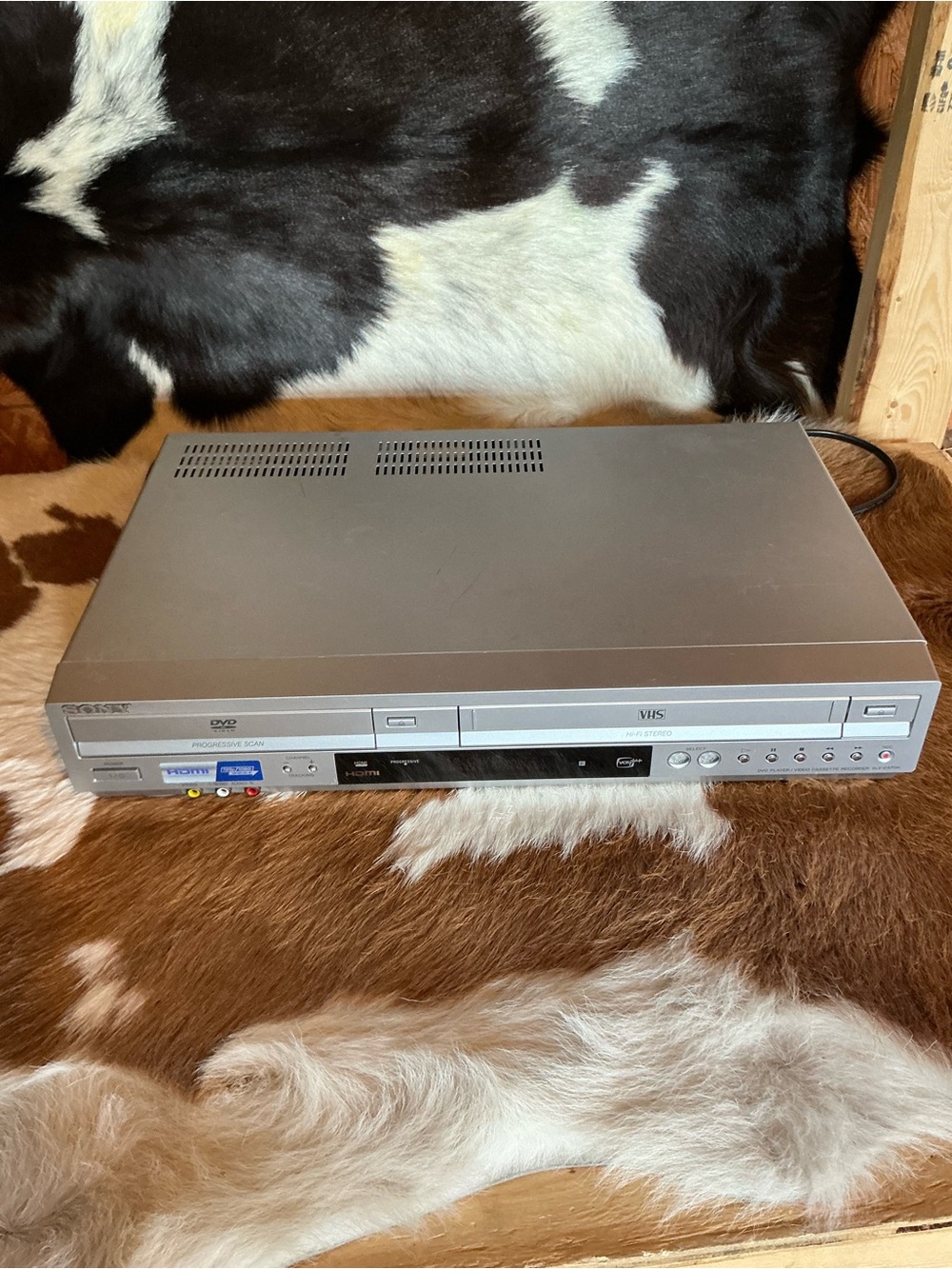 Sony SLV-D570H Combo DVD VHS VCR Player / Recorder 4 Head Hi-Fi Stereo HDMI